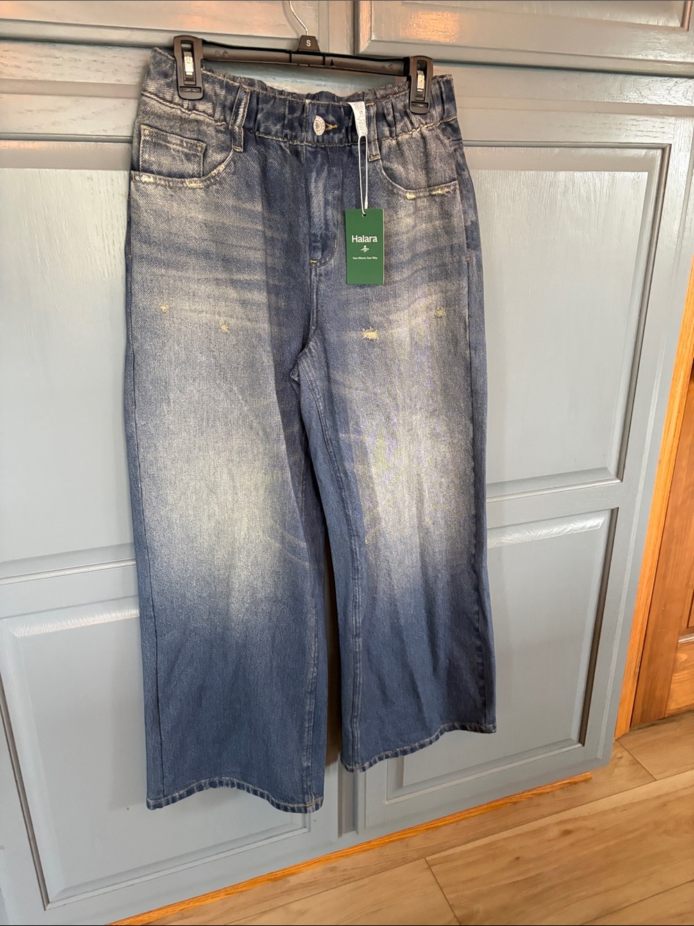 HALARA Ladies Bootcut Faded/Slightly Distressed Blue Jeans
